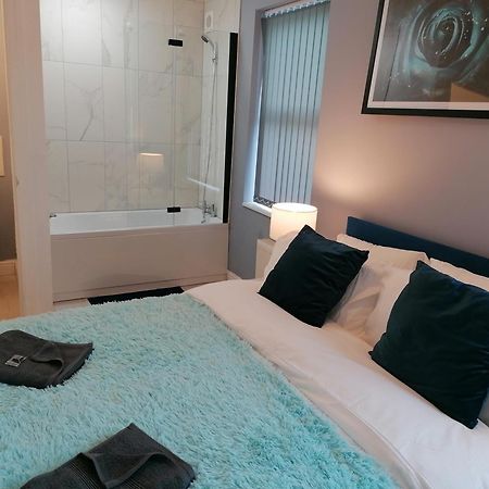 Blok 3 -Jacuzzi Suites, Apartment & Ensuite Rooms Blackpool Luaran gambar